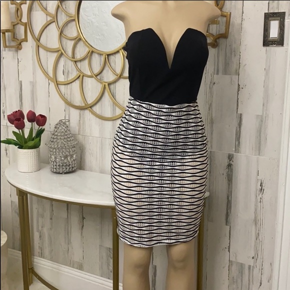 vv Dresses & Skirts - Vacation Type Dress